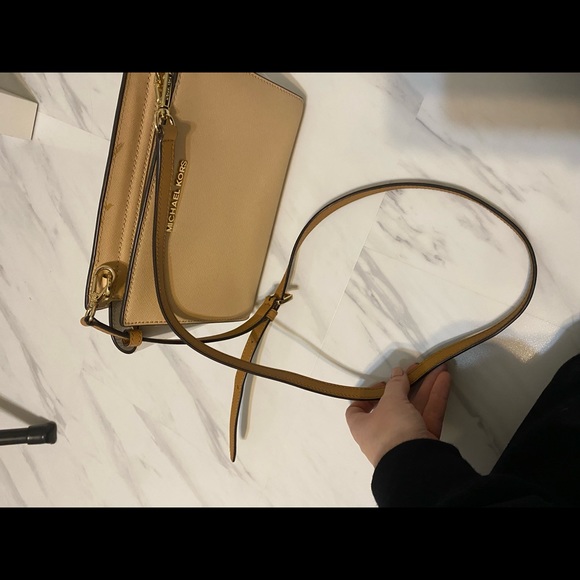 Micheal Kors Crossbody - Picture 7 of 7